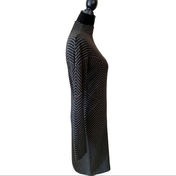 Cynthia Rowley Mock Turtle Neck Long Sleeve Sweater Dress. - Picture 4 of 6